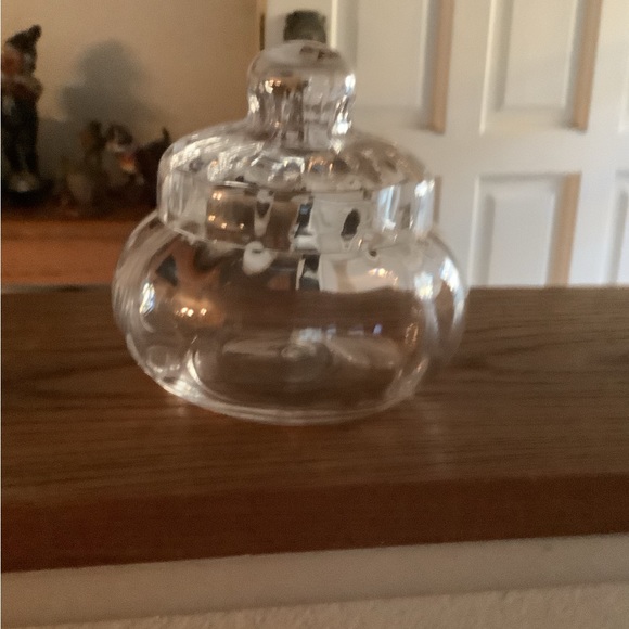WEDGEWOOD CRYSTAL SMALL CANDY DISH WITH LID PRISTINE CONDITION THIN CRYSTAL - Picture 9 of 9